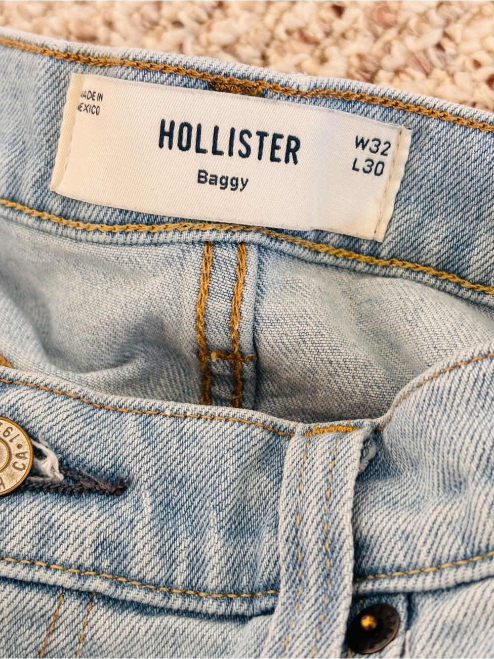 Hollister Men's Baggy Light Wash Jeans 32x30